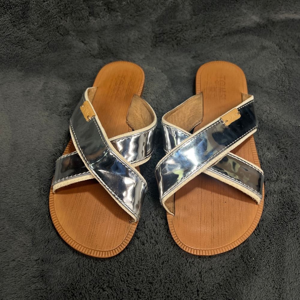TOMS Youth Metallic Silver Cross Strap Slide Sandals Size 2 10011513